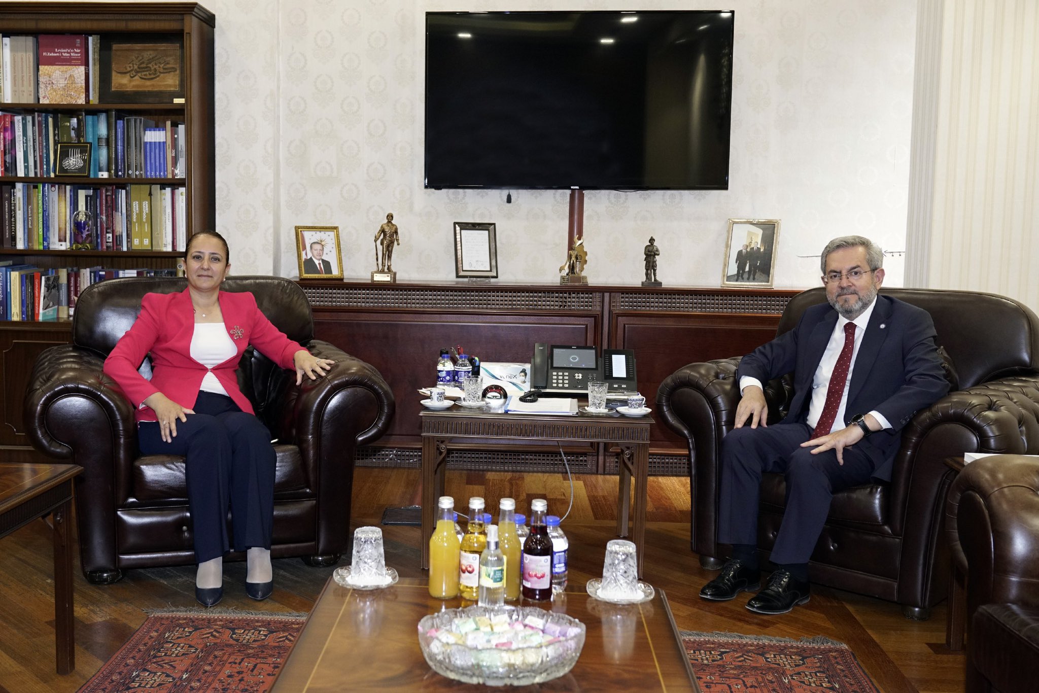 Kaymakamımızın, Ankara Üniversitesi Rektörü Prof. Dr. Necdet Ünüvar'ı ...